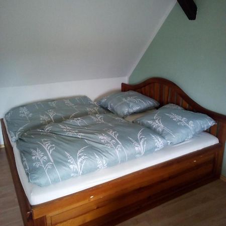 Kleine Ferienwohnung Am Kahlaer Markt Kahla  Esterno foto