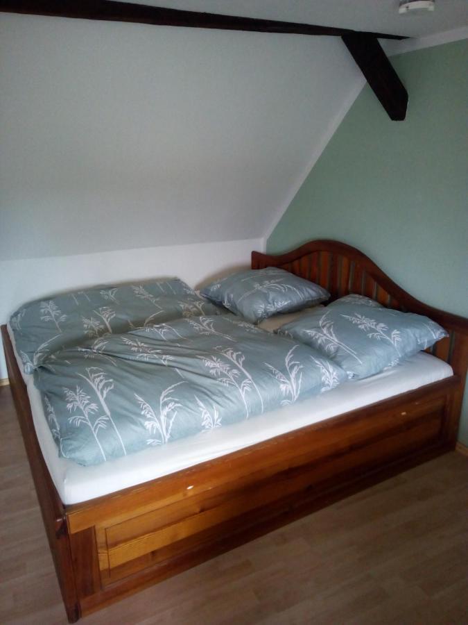 Kleine Ferienwohnung Am Kahlaer Markt Kahla  Esterno foto